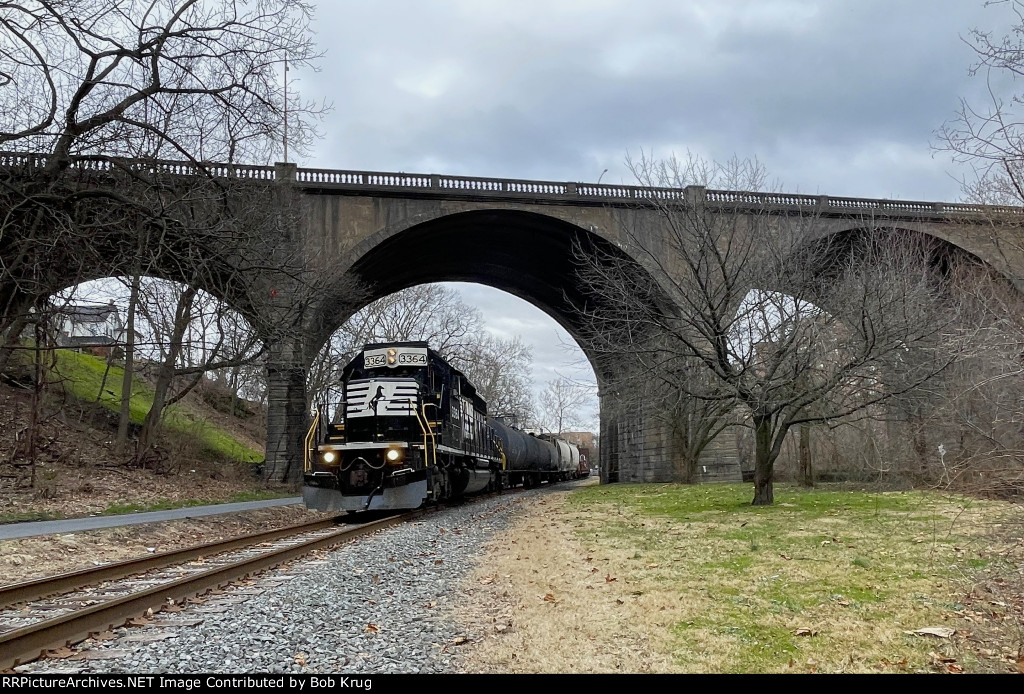 H75 passing under the W Broad Street bridge in Bethlehem